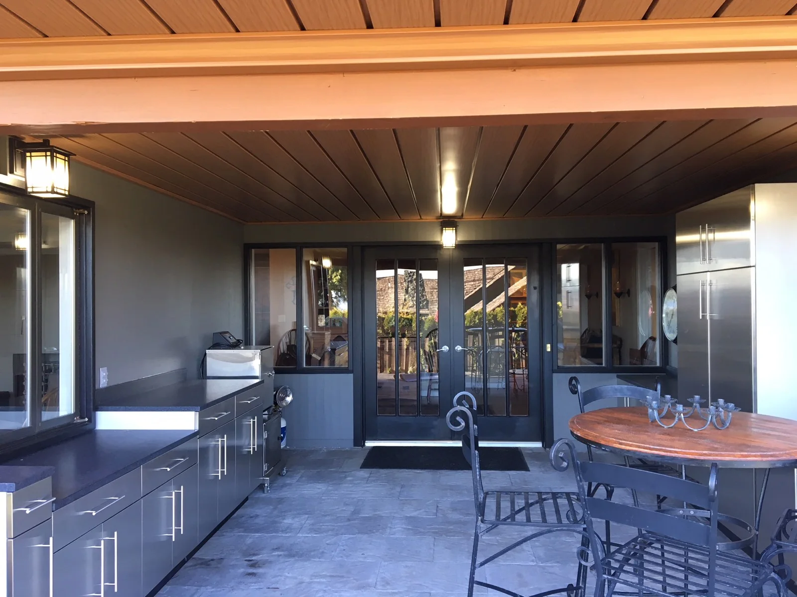 Finished woodgrain Under Deck Oasis ceiling above an outdoor kitchen